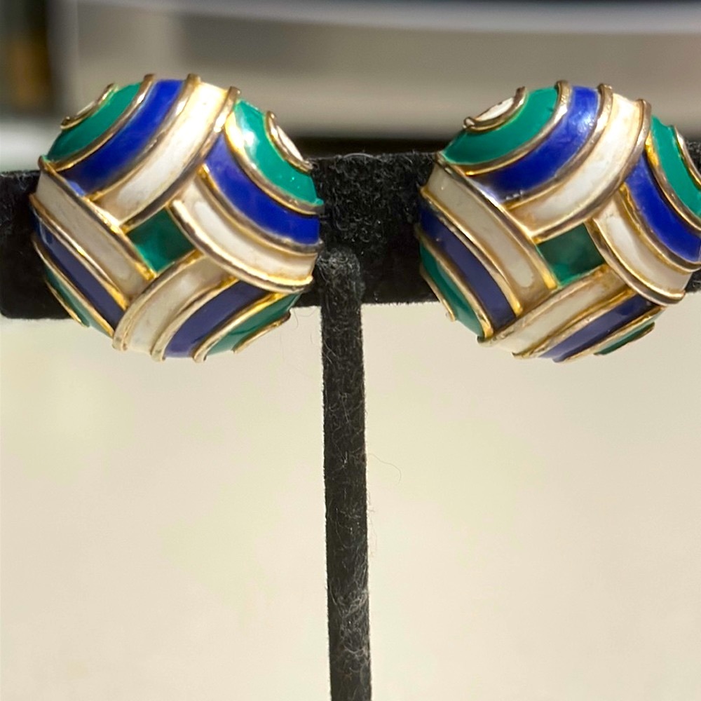 Vintage Trifari Crown gold tone clip on earrings (486)